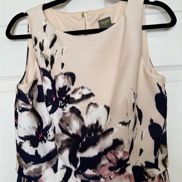 NWT Taylor Floral Pleated Maxi Dress Blush Pink Purple Size 4 Formal Wedding - Picture 3 of 14